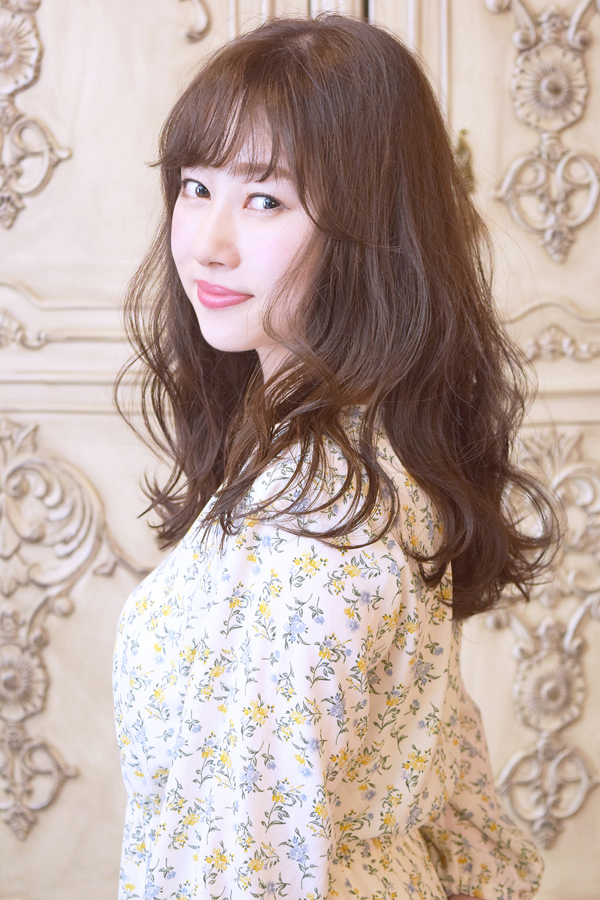セミロング女性